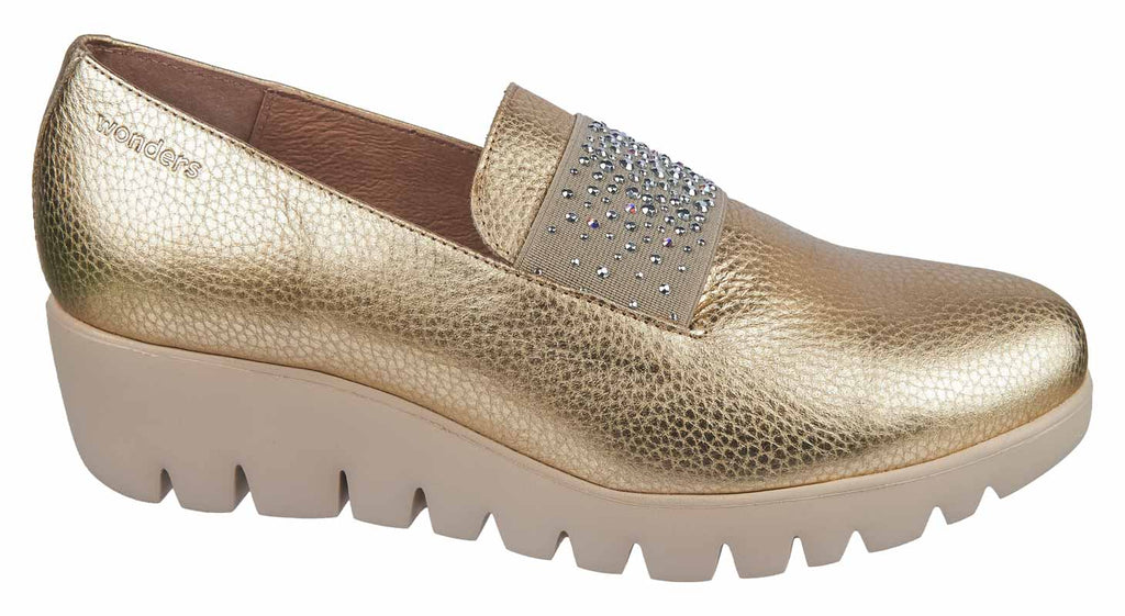 Wonder's pale gold leather wedge shoes