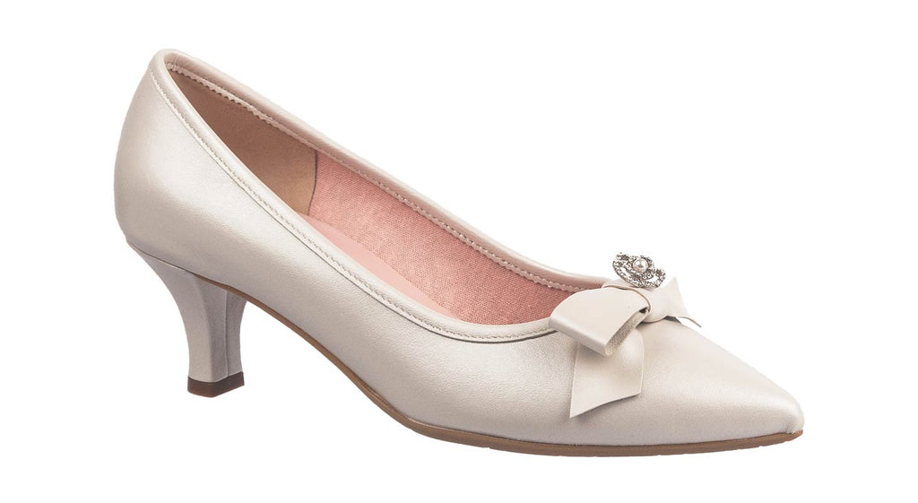 Le Babe women's low heel cream leather with bow