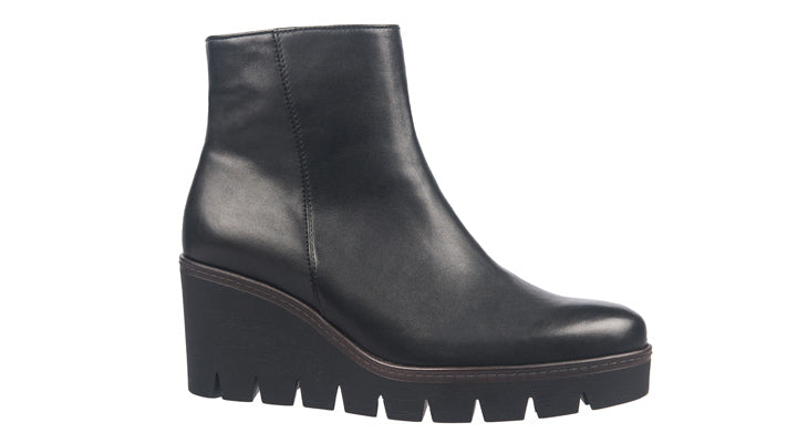 Gabor wedge boots in black leather