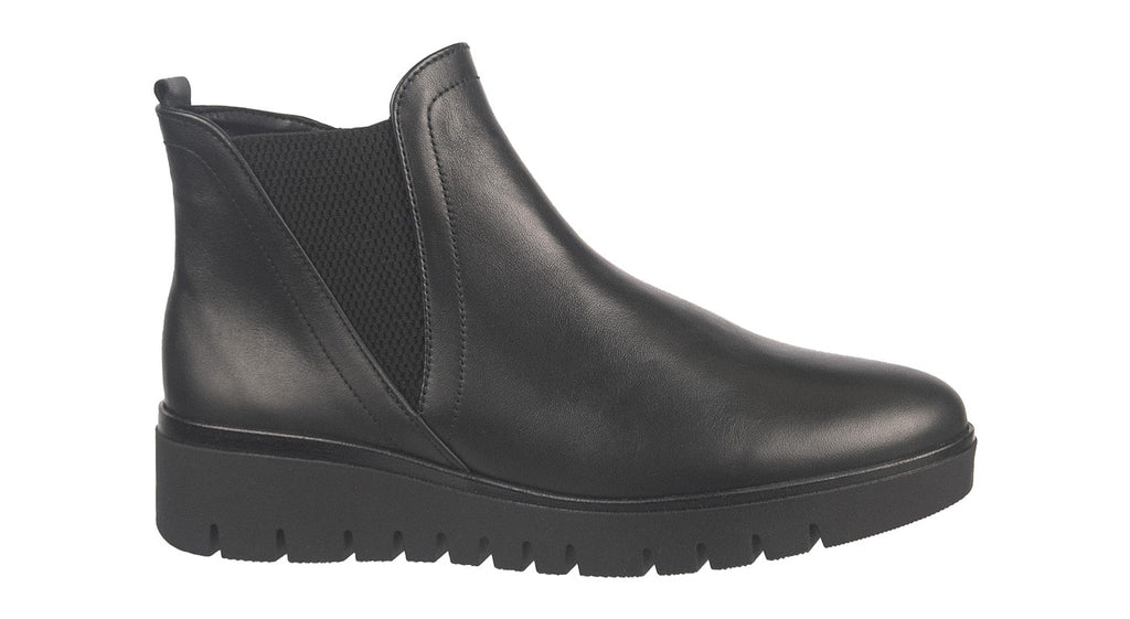 Gabor black leather flat boots