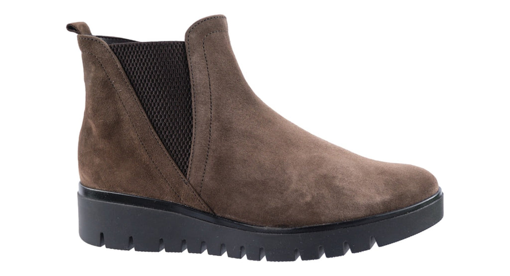 Brown suede flat ankle boot. Wide (H) fitting