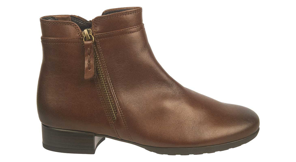 Gabor tan leather boots with side zip