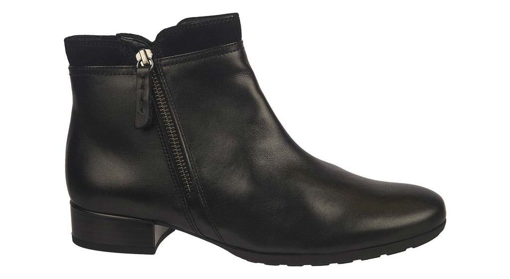 Gabor boots in black leather with side zip