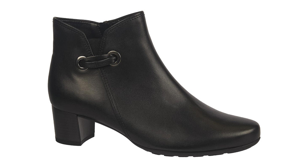 Gabor black leather heeled boots