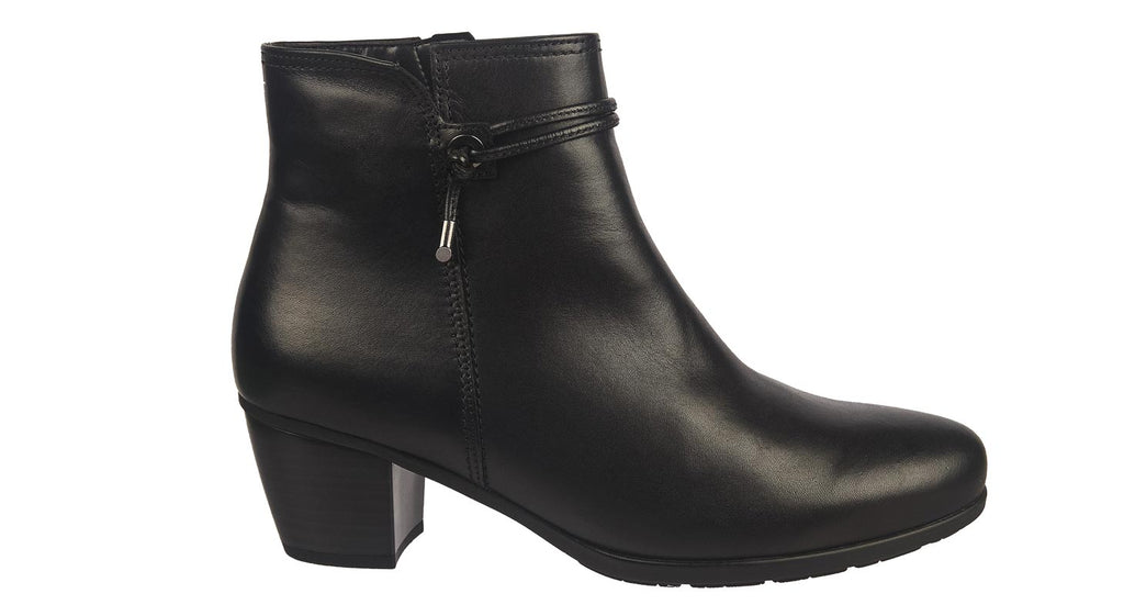 Gabor heeled ankle boots in black leather