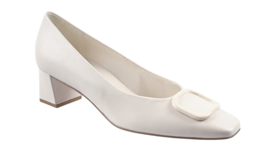 Cream soft leather court shoe with cream trim