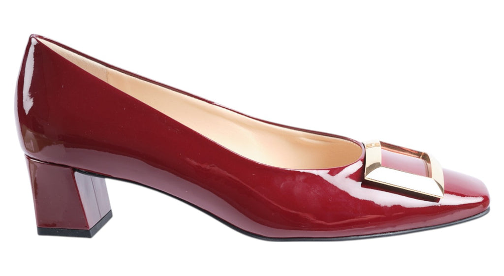 Wine patent leather court shoe with a 45mm heel.
