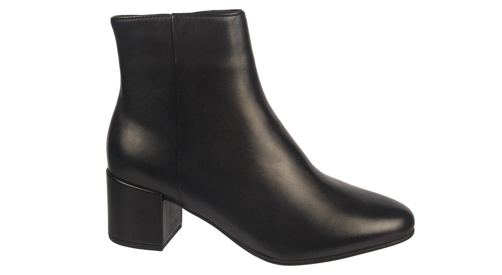 Hogl ladies heeled boots in soft black leather
