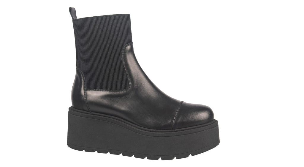 Marco Moreo boots in black leather with thick lightweight sole and stretch side fabric