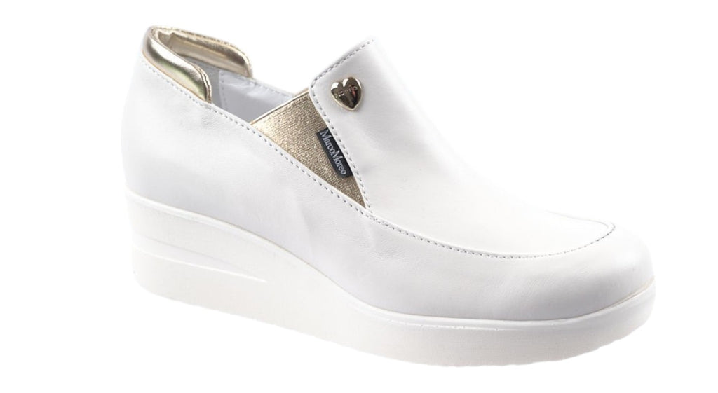 White leather wedge with gold details