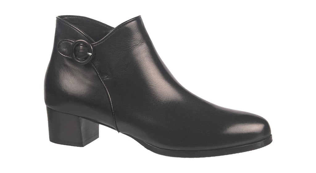 Maretto short boots in black leather