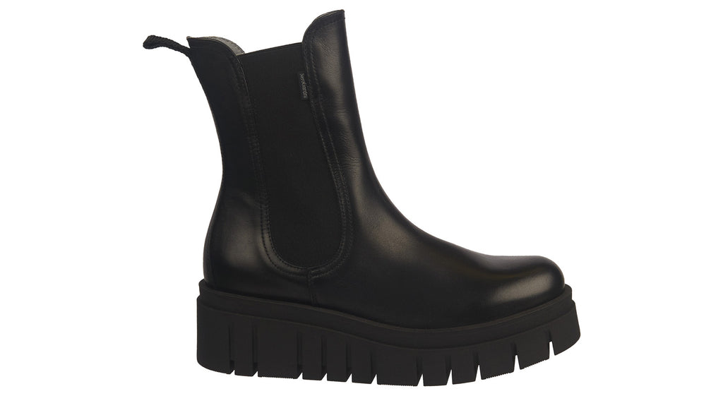 Black leather Chelsea boot with a wedge sole&nbsp;