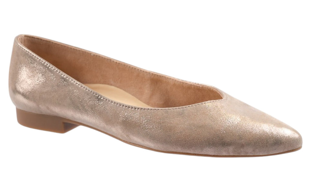 Pearlised beige suede pumps