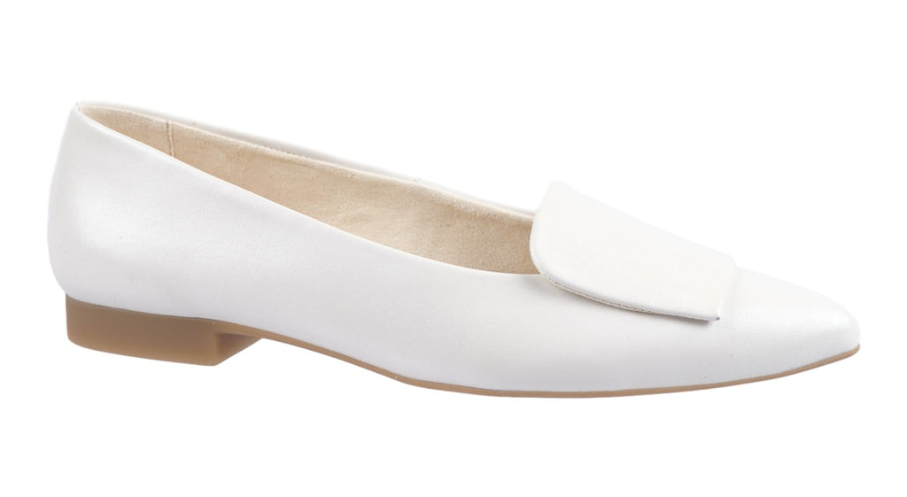 Ivory leather flat show with trim