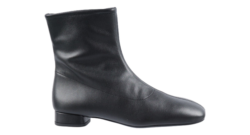 Unisa ladies black leather boots with heel