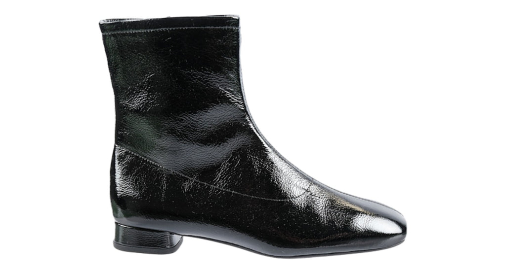 Black patent leather boot with 20mm heel