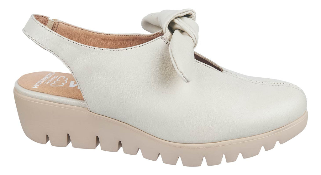 Wonders ladies wedges in cream soft leather