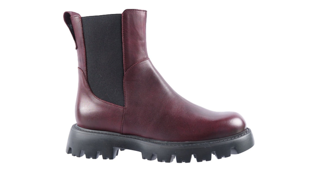 ladies chelsea boots in wine leather