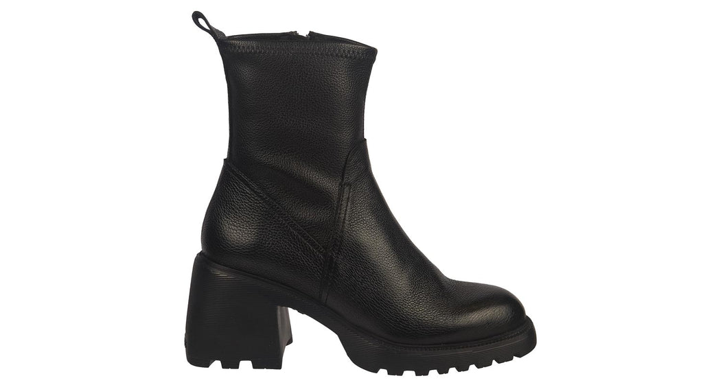 Wonders black leather heeled boots