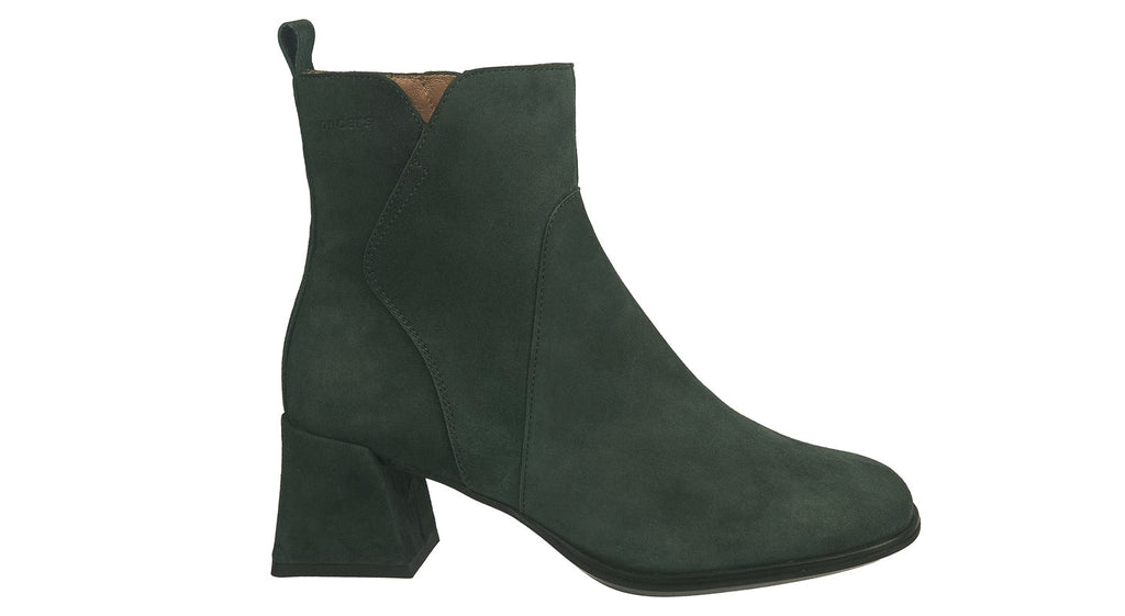 Wonders heeled boots in green suede