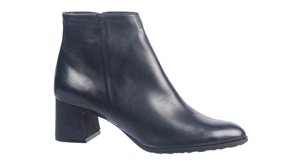 Italian ladies ankle boots in navy leather from Alberto Zago