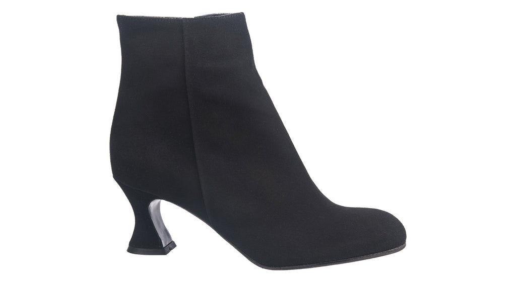 Italian ladies ankle boots in black suede