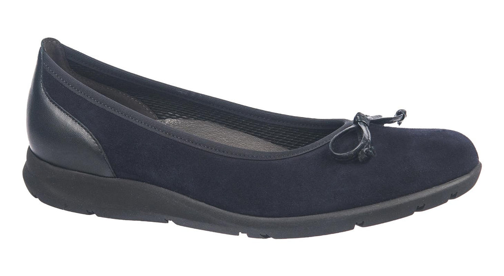 Gabor navy suede pumps