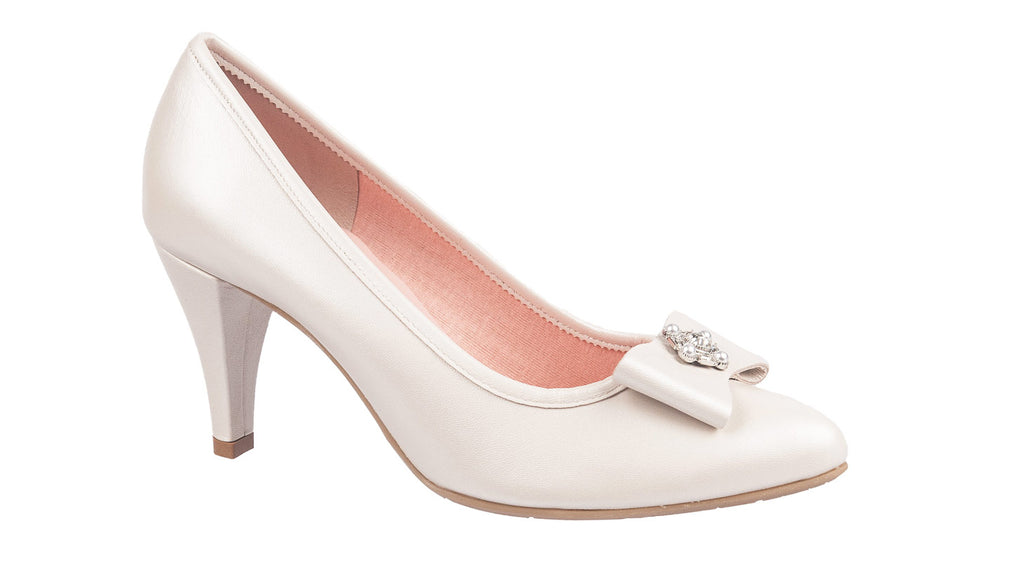 Le Babe women's court shoes in cream leather with silver detail