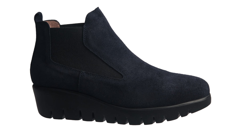 Wonders Ankle Boots. C33251 in black suede