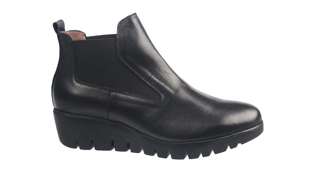 Wonders short boots in black leather